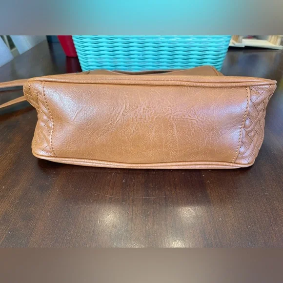 Sam & Hadley Crossbody Shoulder Bag Faux Leather - Picture 4 of 13